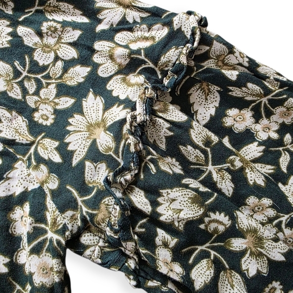 🔥5 FOR $25🔥Old Navy Green Floral Peasant Top, Size Small - Picture 3 of 8